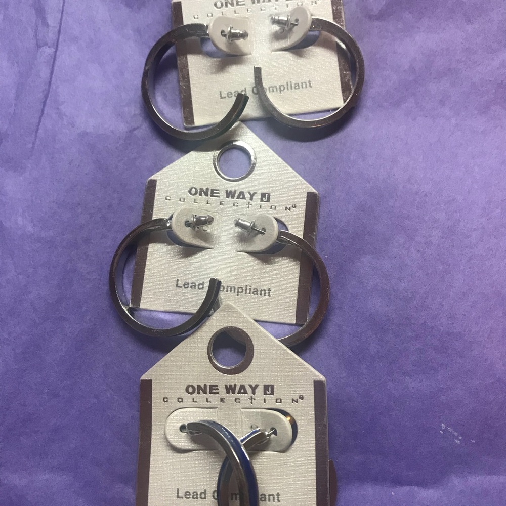 5 pairs of hoops.Purple, blue and teal.